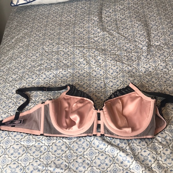 Never worn Victoria Secret Bra - Picture 2 of 4